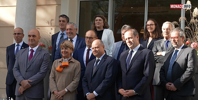 Signature convention CNES/Monaco - photo de famille